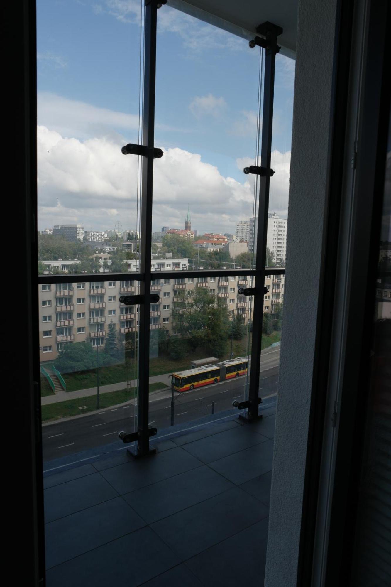 Big City Life Apartments - Bliska Wola Tower A Warsaw Exterior photo